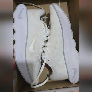 Nike Motiva Women's White Running Sneakers